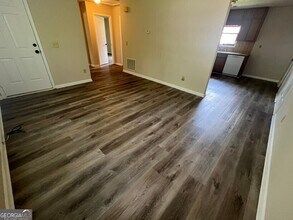 1045 Eastview Rd NE in Conyers, GA - Building Photo - Building Photo