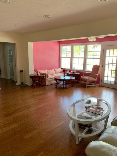 7353 Phillips St in Sarasota, FL - Foto de edificio - Building Photo