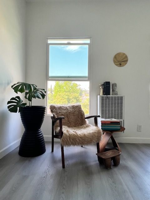 1147 N Benton Way, Unit 206 in Los Angeles, CA - Building Photo - Building Photo
