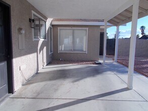 7053 Mountain Meadow Ln in Las Vegas, NV - Building Photo - Building Photo