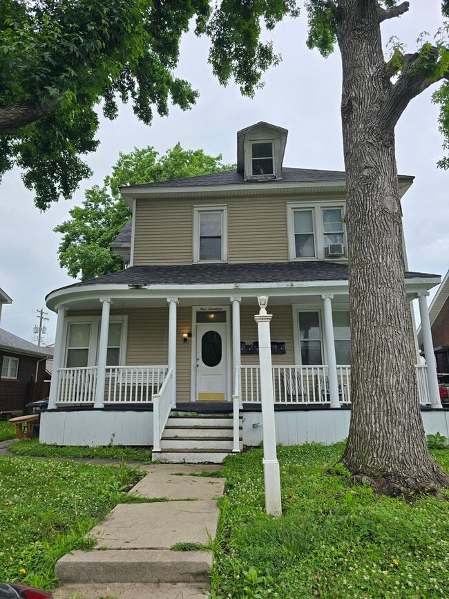 property at 117 S 4th St