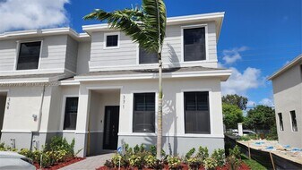 371 NE 16th St in Florida City, FL - Building Photo