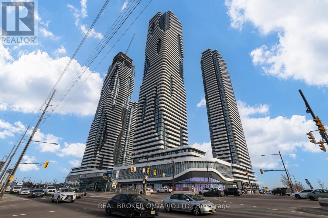 225-1225 Commerce St in Vaughan, ON - Building Photo