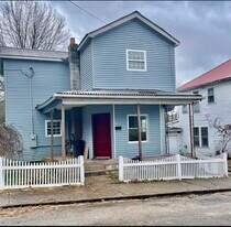 359 Locust St in New Martinsville, WV - Building Photo