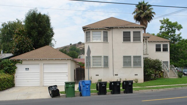 4965 Ellenwood Dr in Los Angeles, CA - Foto de edificio - Building Photo