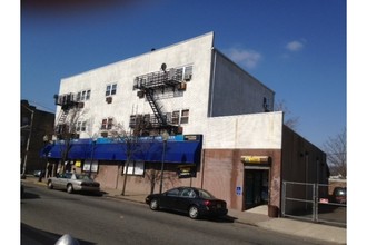 325 Henry St in Orange, NJ - Building Photo - Building Photo