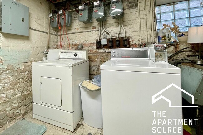 3434 W Drummond Pl, Unit 3 in Chicago, IL - Building Photo - Building Photo