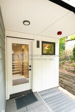 182 107th Ct SE in Bellevue, WA - Building Photo - Building Photo