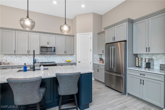 17592 Kinzie Ln in Estero, FL - Foto de edificio - Building Photo