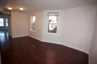 4618 Spruce St, Unit 2 in Philadelphia, PA - Foto de edificio - Building Photo