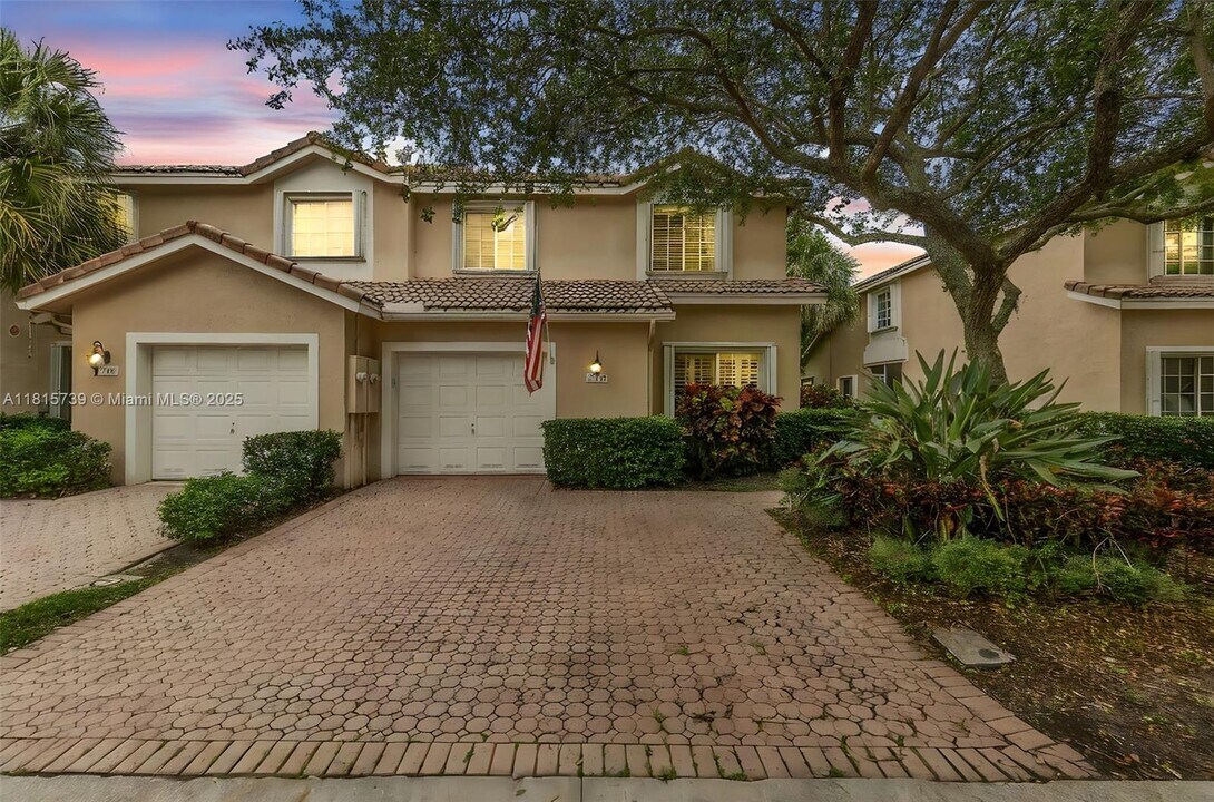 7370 NW 61st Terrace in Parkland, FL - Building Photo