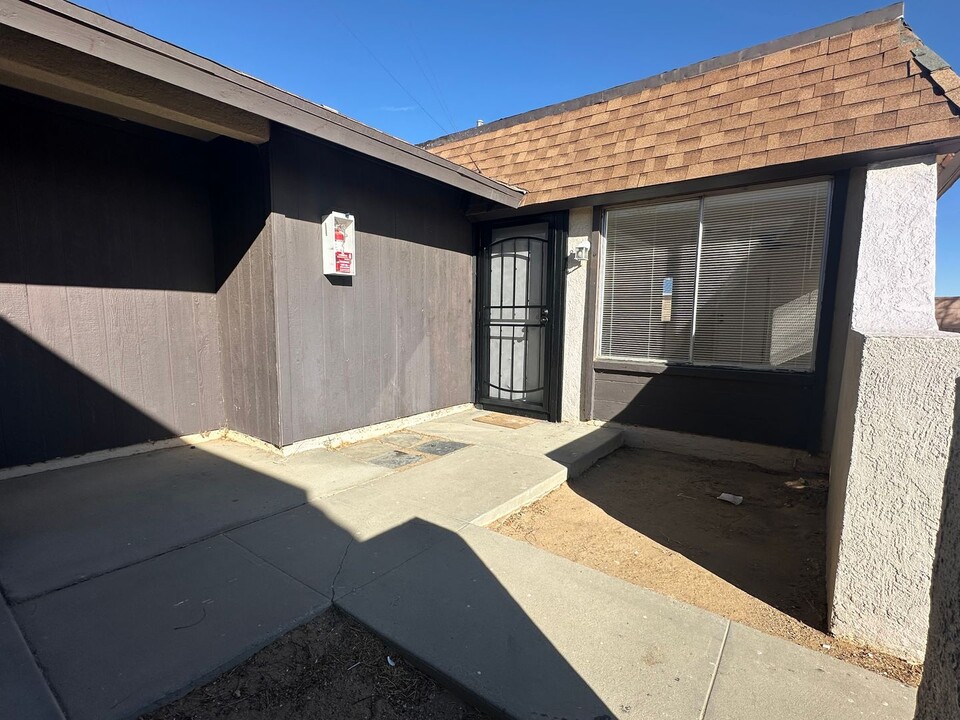 7517 California City Blvd in California City, CA - Building Photo