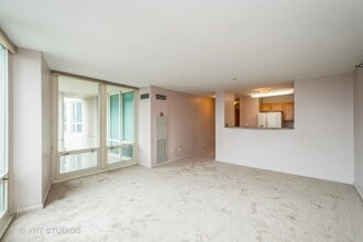 900 W Washington Blvd, Unit 32E in Chicago, IL - Building Photo - Building Photo