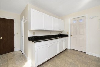 10 Douglas Pike in Smithfield, RI - Building Photo - Building Photo