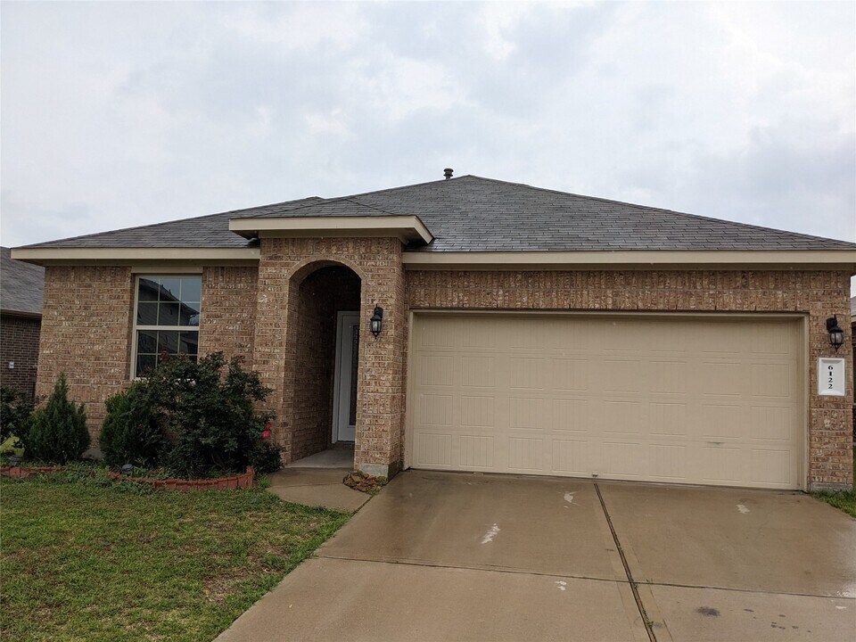 6122 Purple Iris St in Park Row, TX - Building Photo
