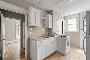 921 15th St in Beaver Falls, PA - Building Photo