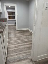 636 W 75th St in Los Angeles, CA - Foto de edificio - Building Photo