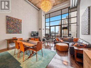 43 Hanna Ave in Toronto, ON - Building Photo - Building Photo