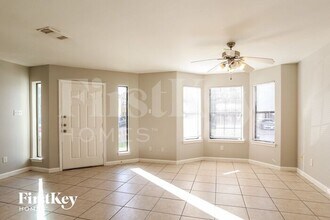 3007 La Estancia Ln in Houston, TX - Building Photo - Building Photo