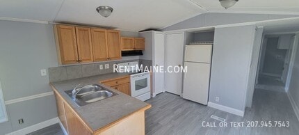 98 Park Dr in Canaan, ME - Building Photo - Building Photo