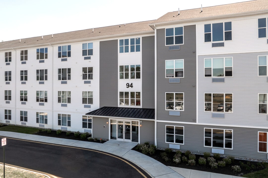 Masons Creek Flats in Mount Laurel, NJ - Building Photo