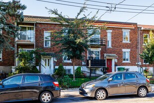 2062 De Hampton Av in Montréal, QC - Building Photo