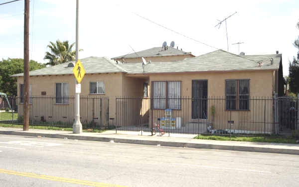 328 N Wilmington Blvd in Wilmington, CA - Building Photo