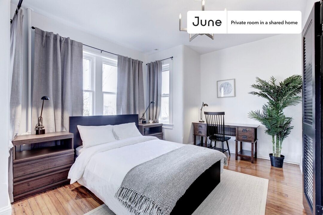 Private bedroom in 4 bed/1.5 bath Home in Washington, DC - Building Photo