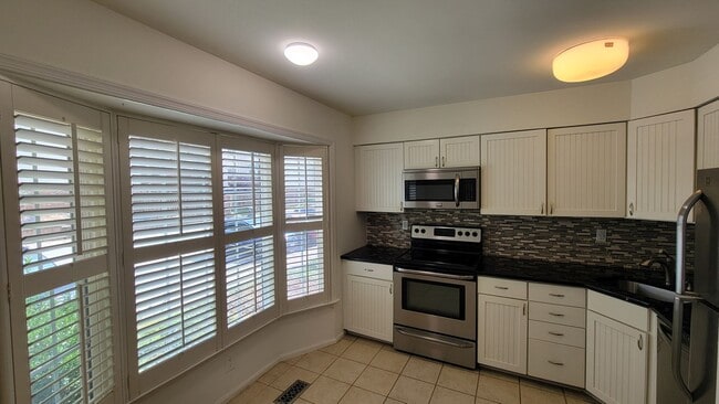 6106 Heron Pond Ct in Burke, VA - Building Photo - Building Photo
