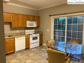 403 Ridgecrest Ave in West Jefferson, NC - Building Photo - Building Photo