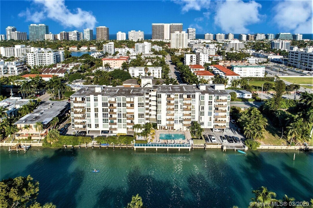 9800 W Bay Harbor Dr, Unit 507 in Bay Harbor Islands, FL - Building Photo