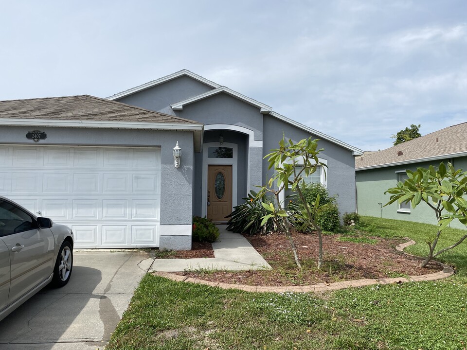 2407 Deercroft Dr in Melbourne, FL - Building Photo