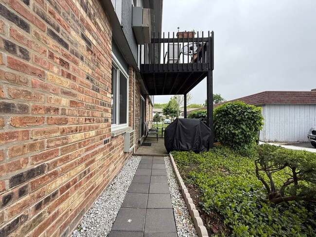 906 E Old Willow Rd in Prospect Heights, IL - Building Photo - Building Photo