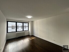 96-95 5th Ave in New York, NY - Building Photo