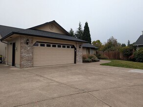2347 Sony Loop in Eugene, OR - Building Photo - Building Photo