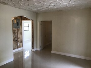 17 SW 8th Ave in Dania Beach, FL - Building Photo - Building Photo