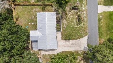 5028 Cardinal Dr in Ridge Manor, FL - Building Photo - Building Photo