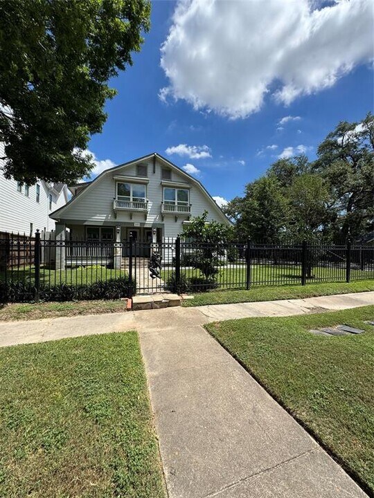 1101 E 7th St in Houston, TX - Building Photo