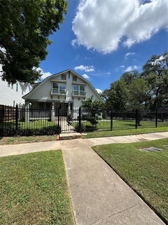 property at 1101 E 7th St