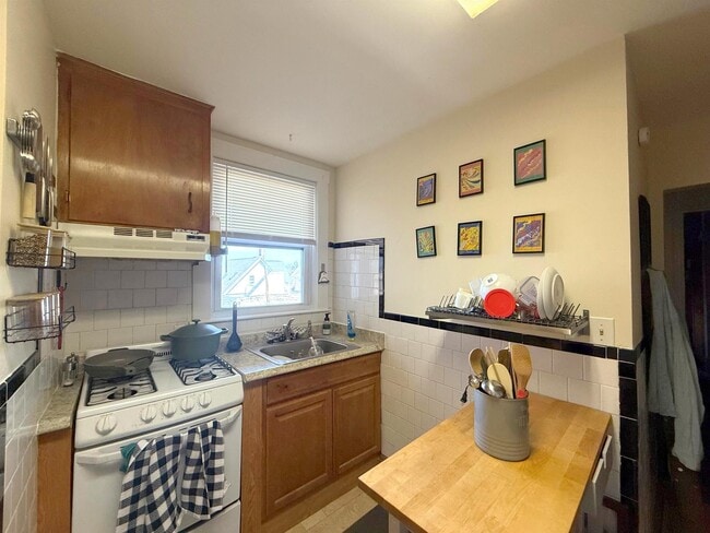 235A Highland Ave, Unit 2 in Somerville, MA - Building Photo - Building Photo