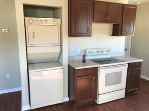 411 Greenbriar Ave in Hampton, VA - Building Photo - Building Photo
