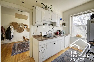 2106 W Thomas St, Unit 3 in Chicago, IL - Foto de edificio - Building Photo