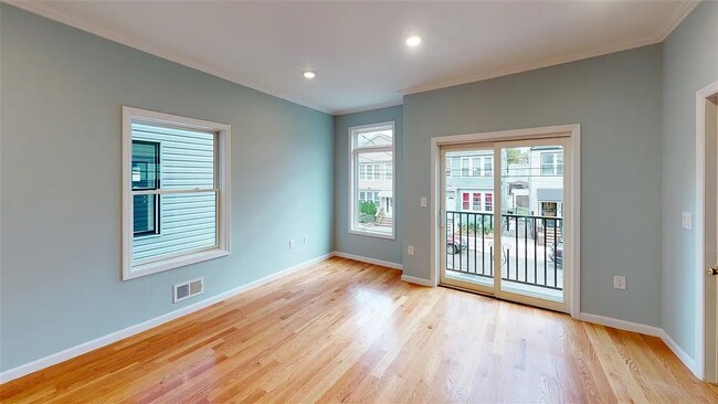 366 Armstrong Ave in Jersey City, NJ - Building Photo - Building Photo