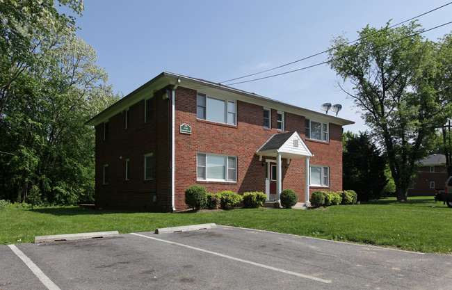 Flowers Apartments in Gaithersburg, MD - Foto de edificio - Building Photo