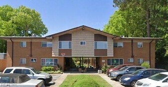 7919 Bison Ave, Unit 12 in Norfolk, VA - Building Photo