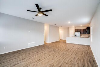 204 Prairie Dog Town Dr in Georgetown, TX - Building Photo - Building Photo
