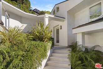 9150 Warbler Way in Los Angeles, CA - Building Photo - Building Photo