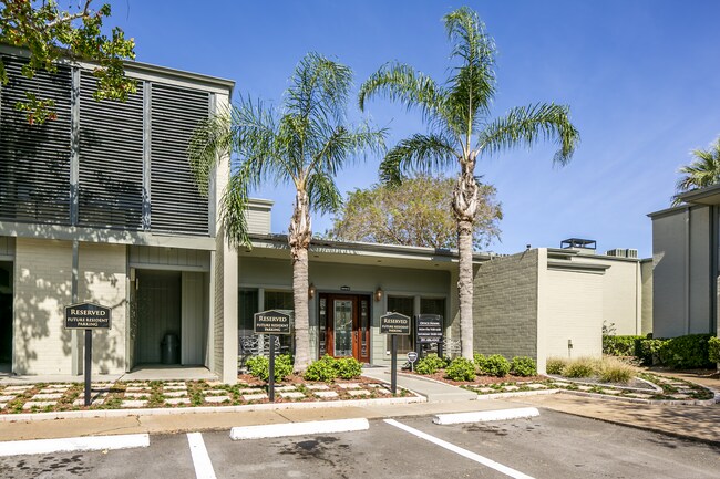 Creekside Villas at Clear Lake Apartments photo'