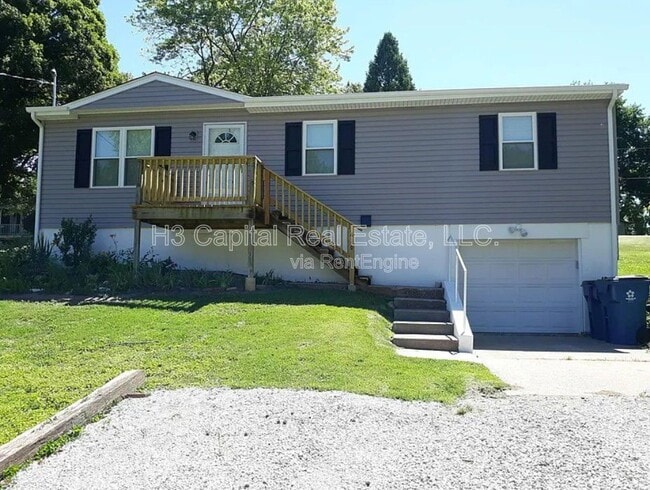 property at 416 S Main St