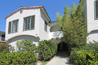 252 S Lasky Dr in Beverly Hills, CA - Building Photo - Building Photo